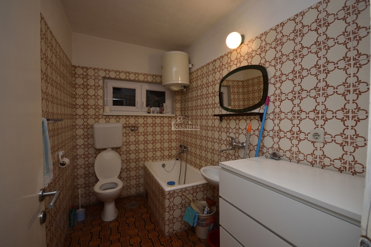 Vodice - casa indipendente con 2 appartamenti e garage