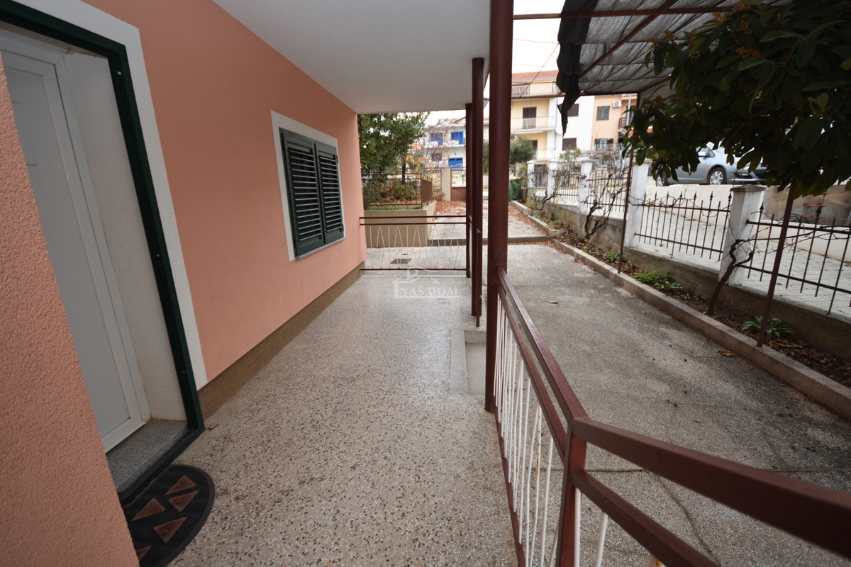 Vodice - casa indipendente con 2 appartamenti e garage