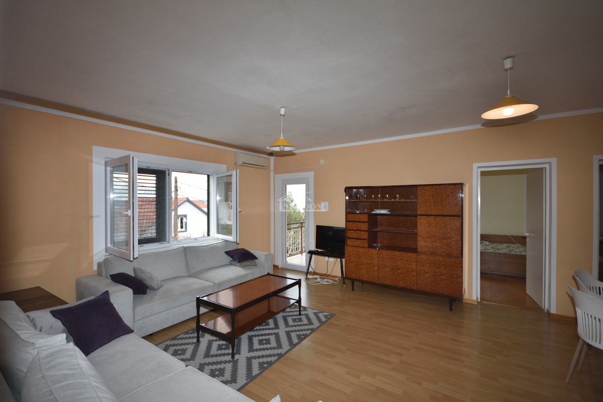 Vodice - casa indipendente con 2 appartamenti e garage