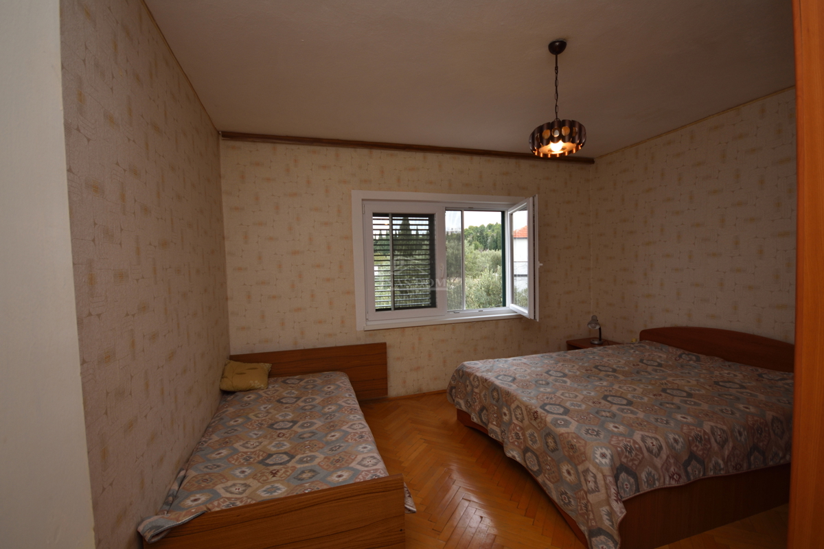 Vodice - casa indipendente con 2 appartamenti e garage