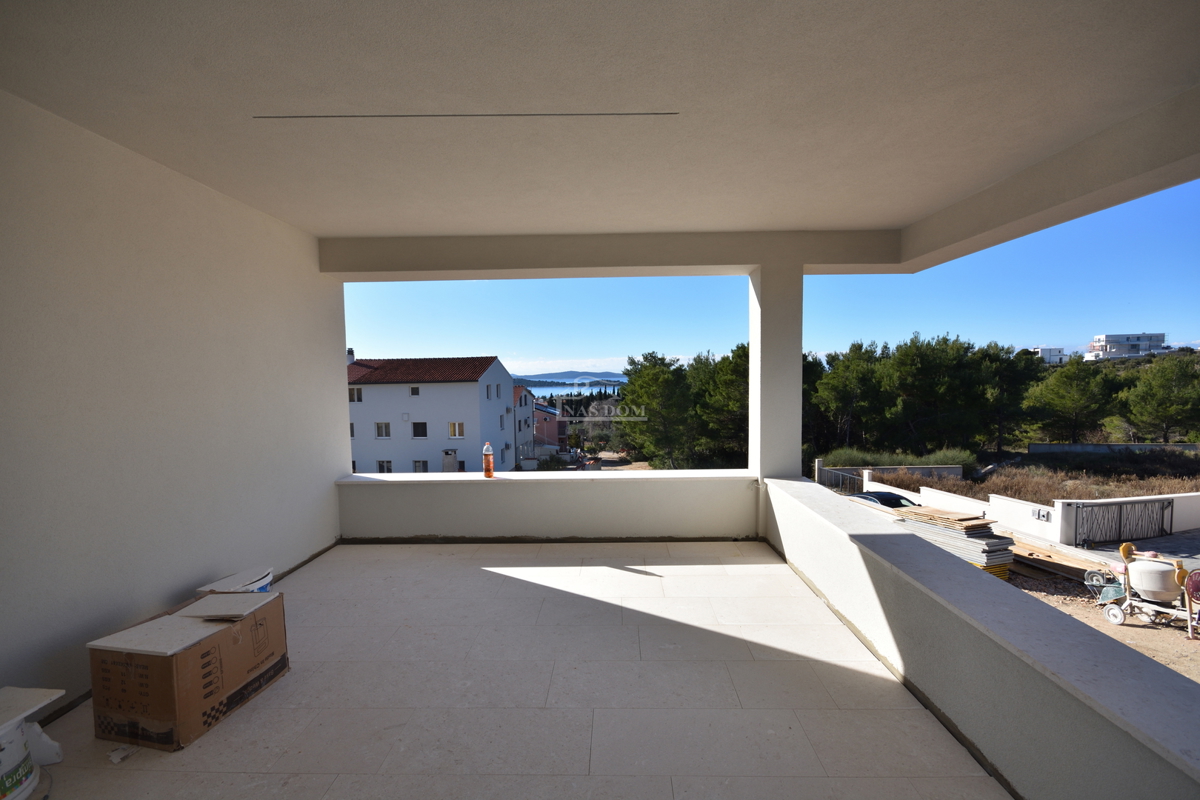 Vodice - Appartamento di lusso S4 al piano terra, vista mare