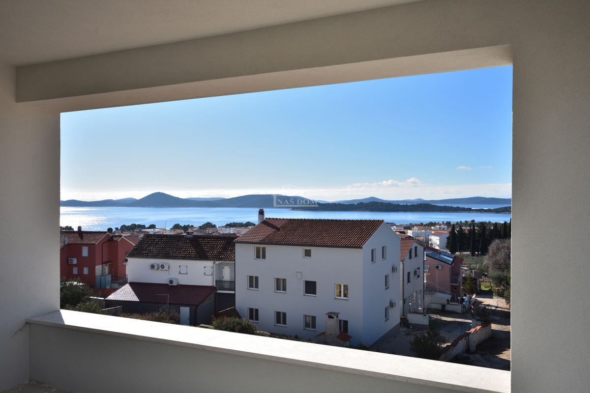 Vodice - Appartamento di lusso S7 con tre camere da letto, vista mare, primo piano
