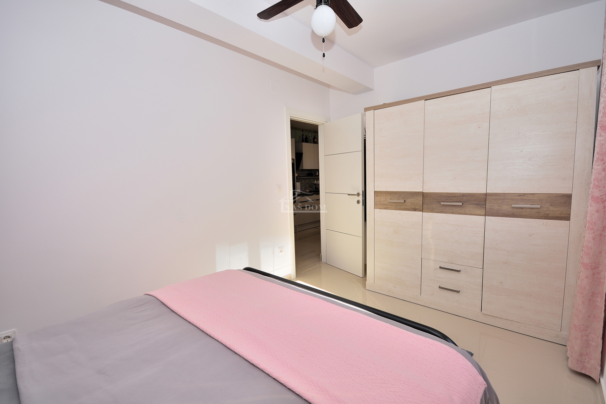 Vodice - appartamento trilocale arredato con giardino, a 500 m dalla spiaggia