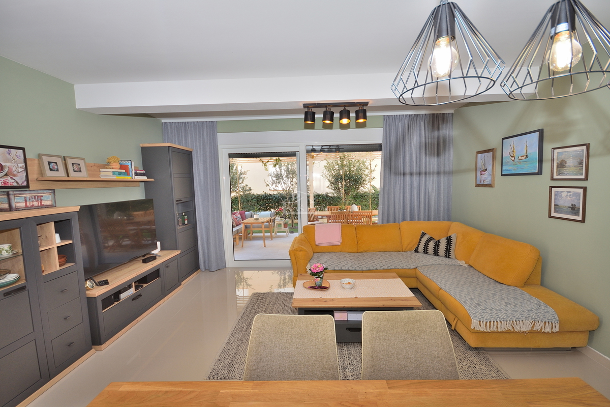 Vodice - appartamento trilocale arredato con giardino, a 500 m dalla spiaggia