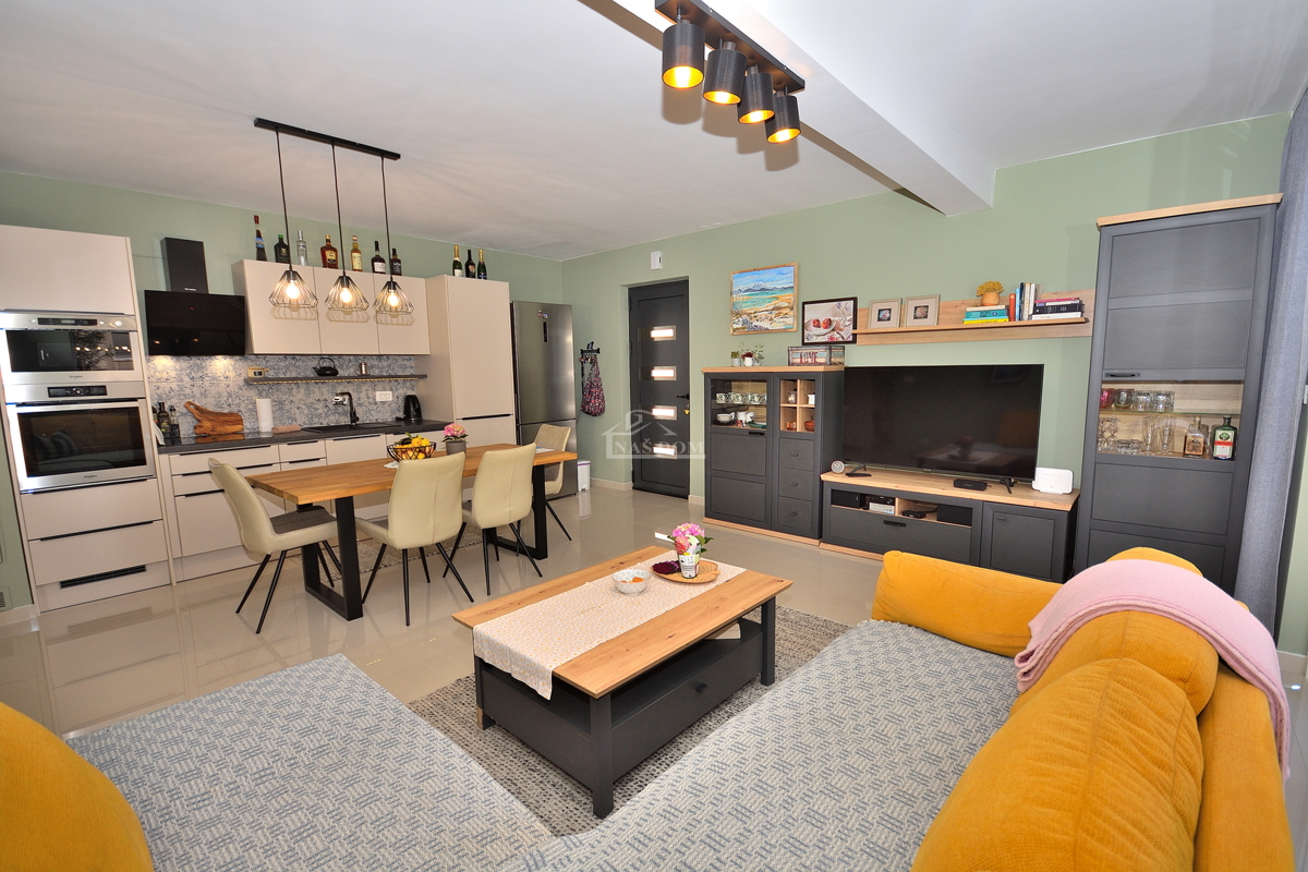 Vodice - appartamento trilocale arredato con giardino, a 500 m dalla spiaggia