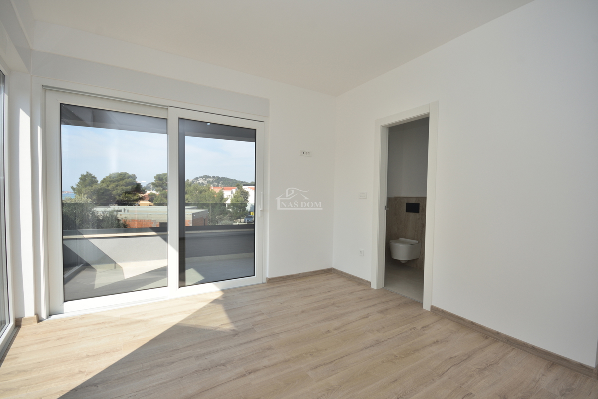 Žaborić – moderna doppia villetta S1, a 70 m dal mare, nuova costruzione con giardino e terrazza