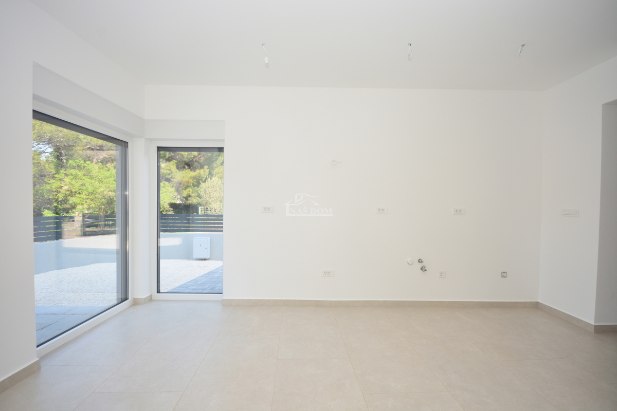 Žaborić – moderna doppia villetta S1, a 70 m dal mare, nuova costruzione con giardino e terrazza