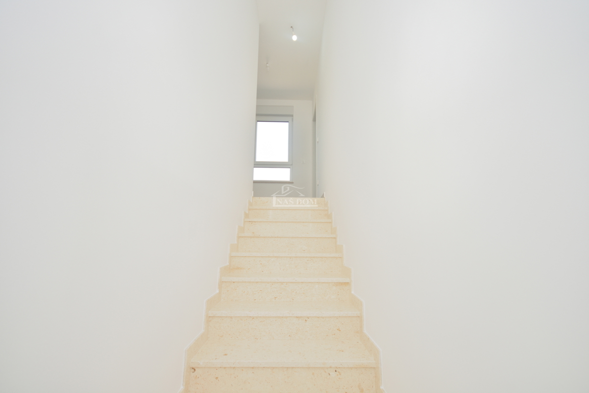 Žaborić – moderna doppia villetta S1, a 70 m dal mare, nuova costruzione con giardino e terrazza