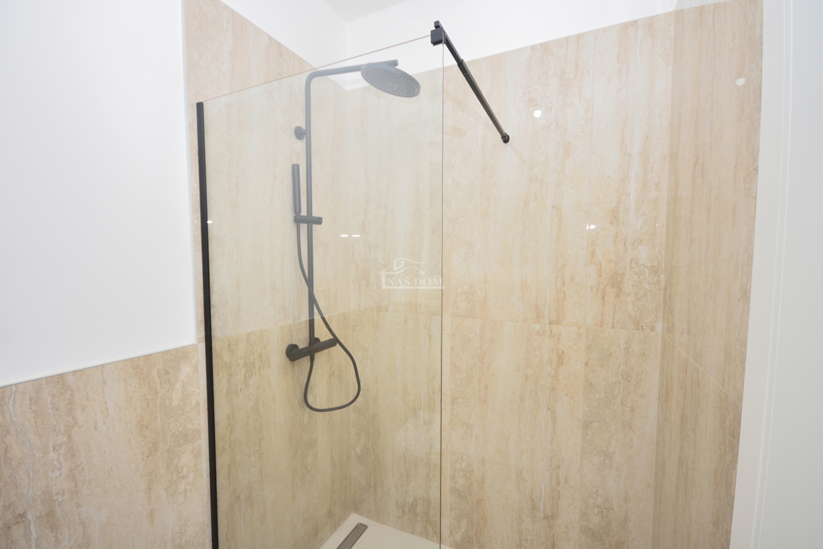 Žaborić – moderna doppia villetta S1, a 70 m dal mare, nuova costruzione con giardino e terrazza