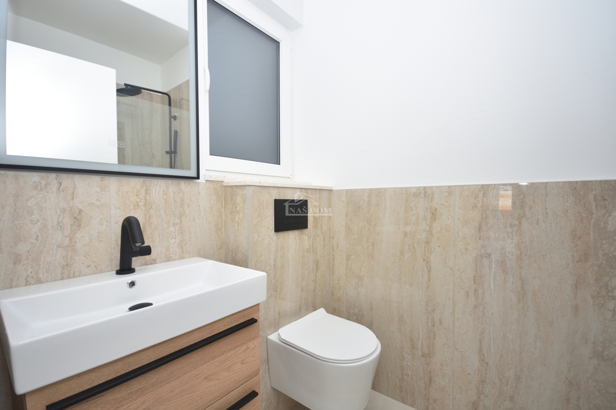 Žaborić – moderna doppia villetta S1, a 70 m dal mare, nuova costruzione con giardino e terrazza