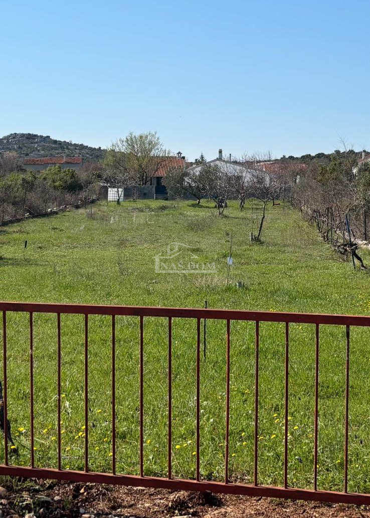 Terreno edificabile 1162, a 6 km da Vodice
