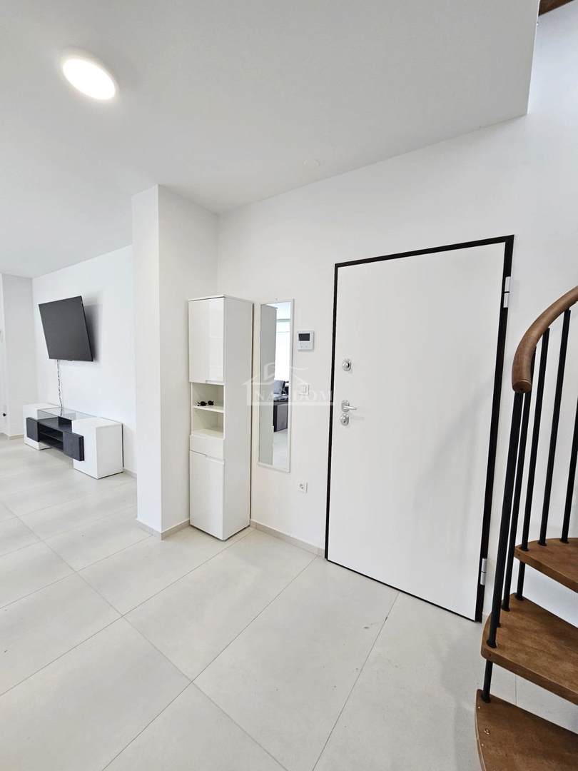 Vodice-Srima - Attico in prima fila sul mare