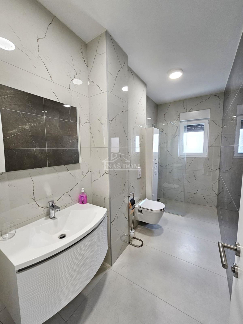 Vodice-Srima - Attico in prima fila sul mare