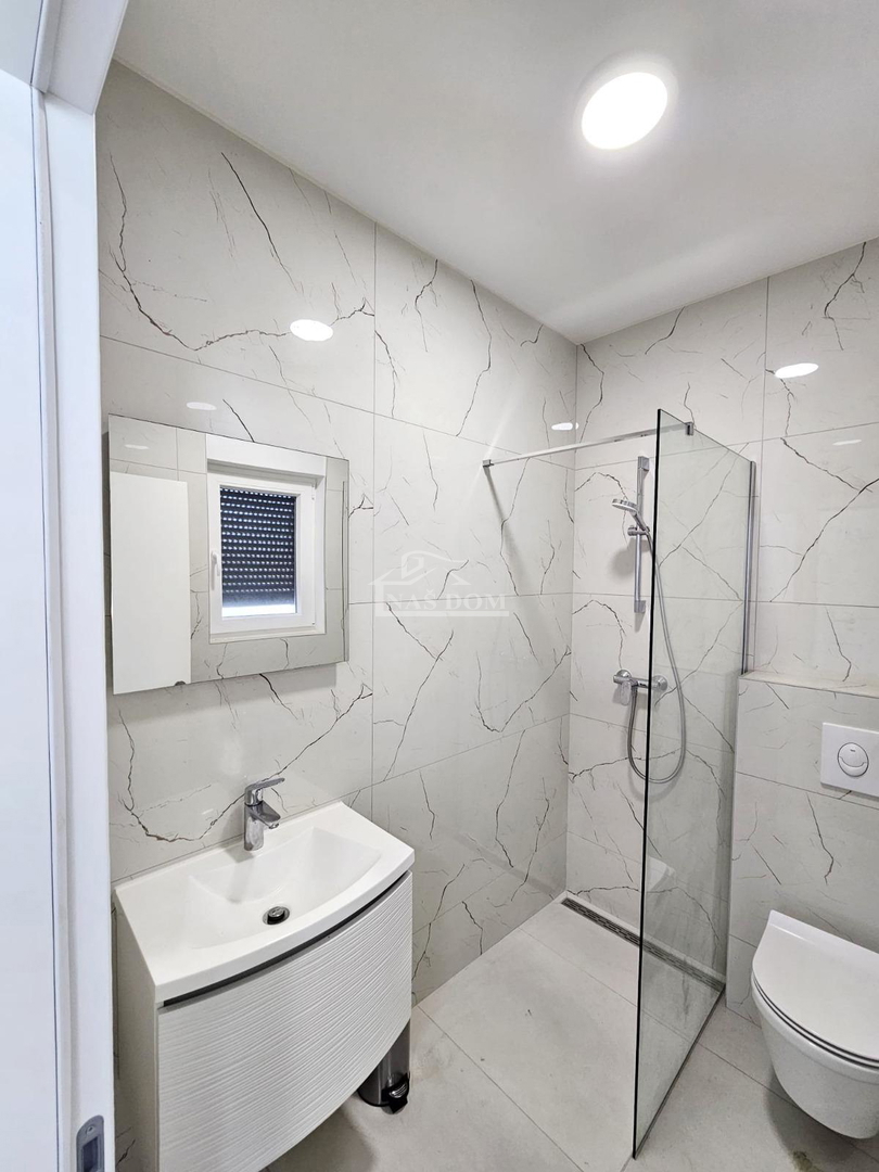 Vodice-Srima - Attico in prima fila sul mare