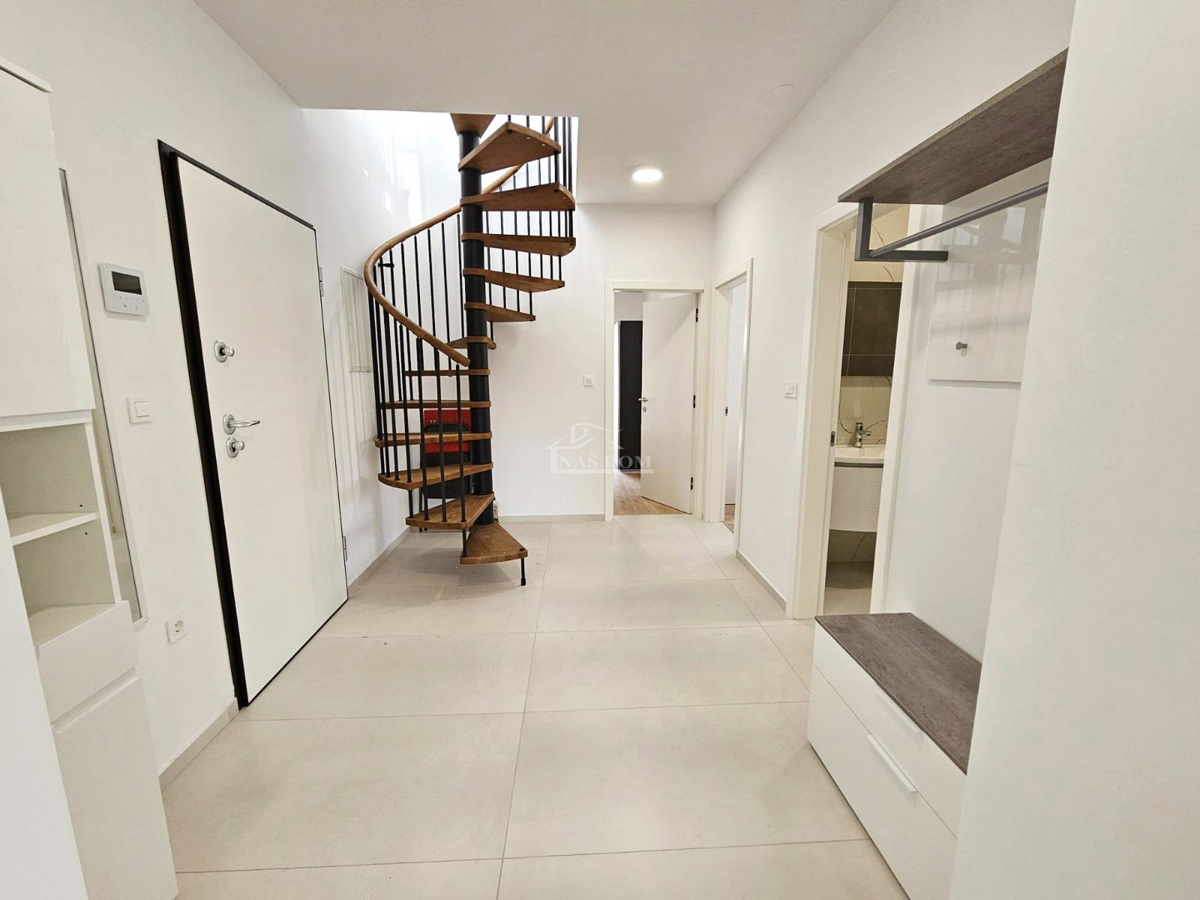 Vodice-Srima - Attico in prima fila sul mare