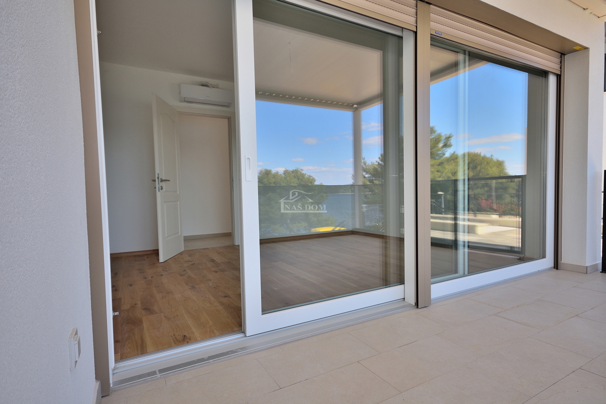 Primošten, Šparadići - PRIMO FILA SUL MARE appartamenti con vista mare