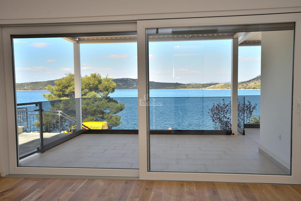 Primošten, Šparadići - PRIMO FILA SUL MARE appartamenti con vista mare