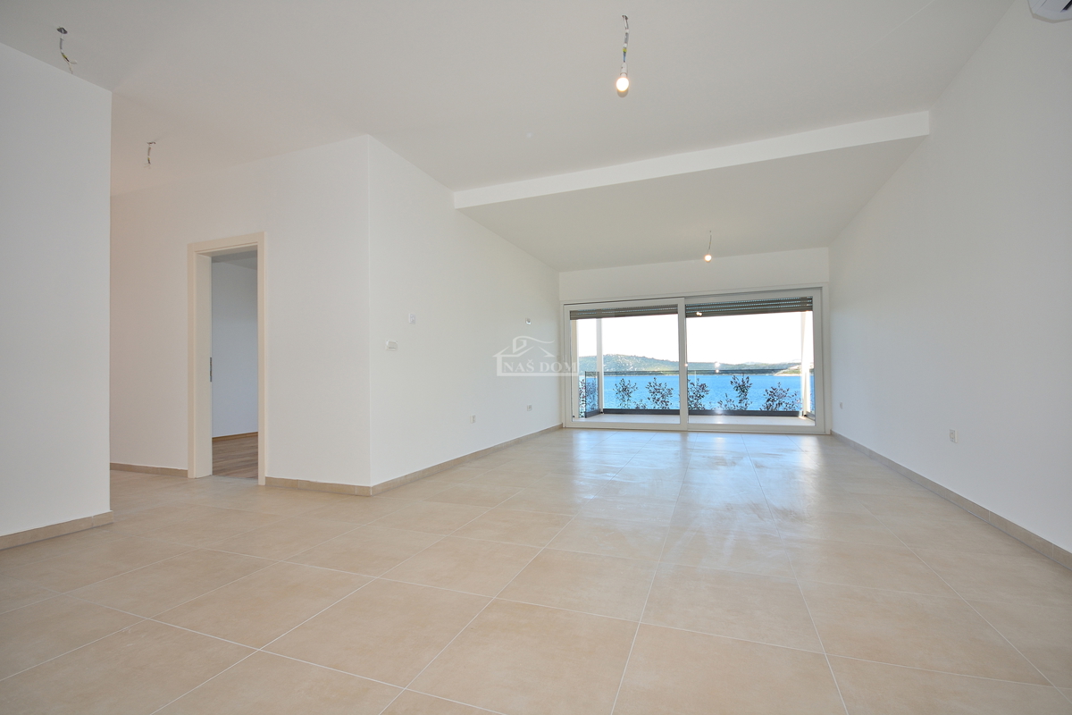 Primošten, Šparadići - PRIMO FILA SUL MARE appartamenti con vista mare