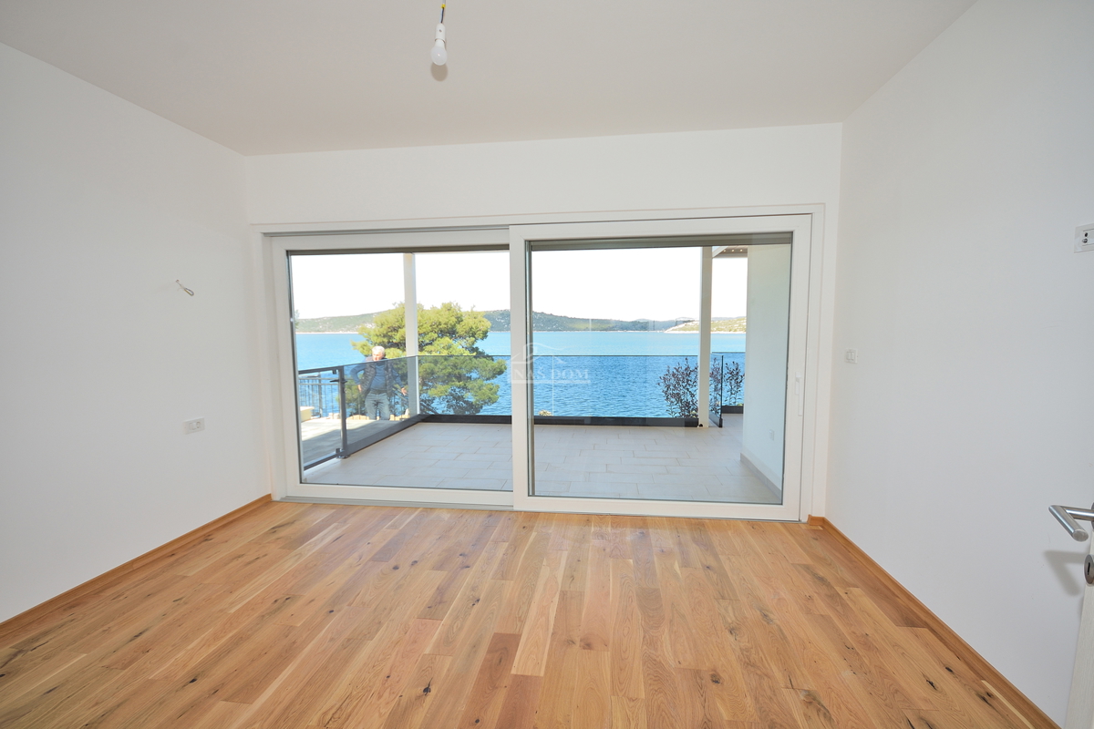 Primošten, Šparadići - PRIMO FILA SUL MARE appartamenti con vista mare