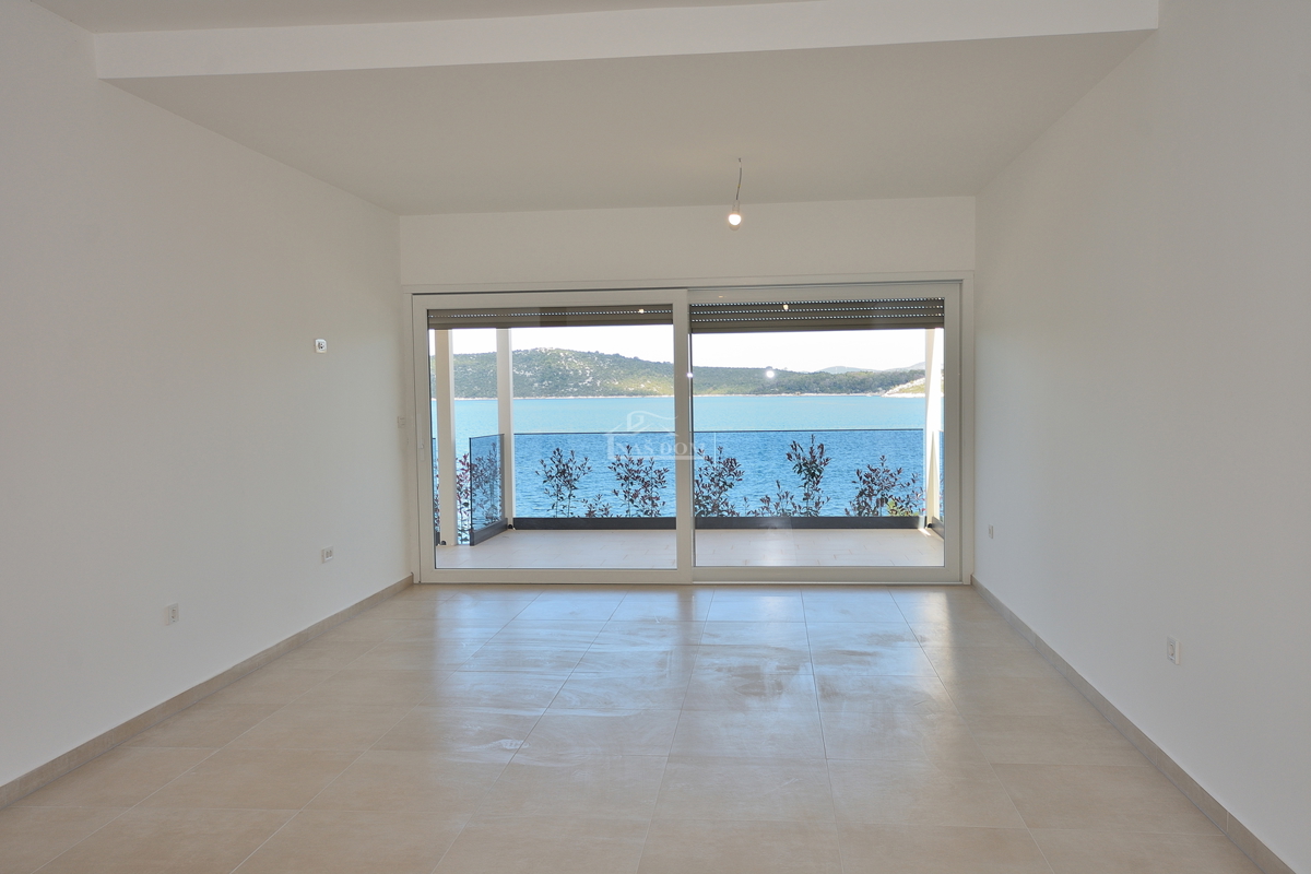 Primošten, Šparadići - PRIMO FILA SUL MARE appartamenti con vista mare