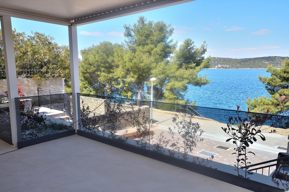 Primošten, Šparadići - PRIMO FILA SUL MARE appartamenti con vista mare