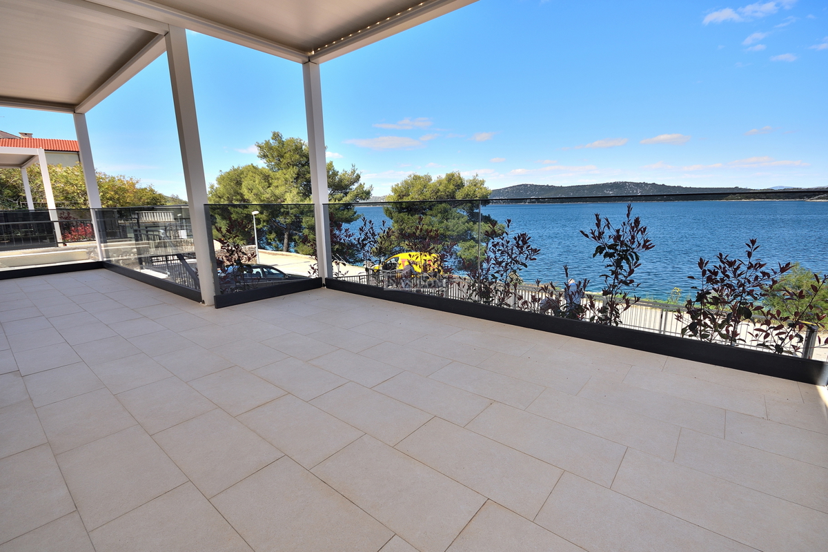 Primošten, Šparadići - PRIMO FILA SUL MARE appartamenti con vista mare