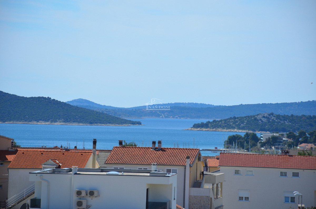 Vodice - Appartamento S3 al primo piano, con vista panoramica sul mare