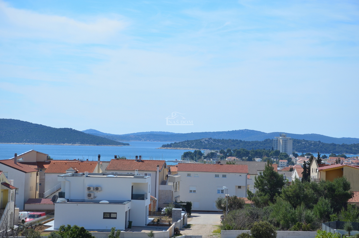 Vodice - Appartamento S3 al primo piano, con vista panoramica sul mare