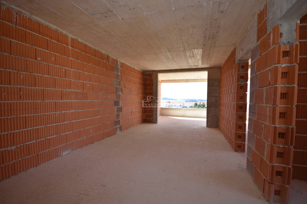 Vodice - Appartamento S3 al primo piano, con vista panoramica sul mare