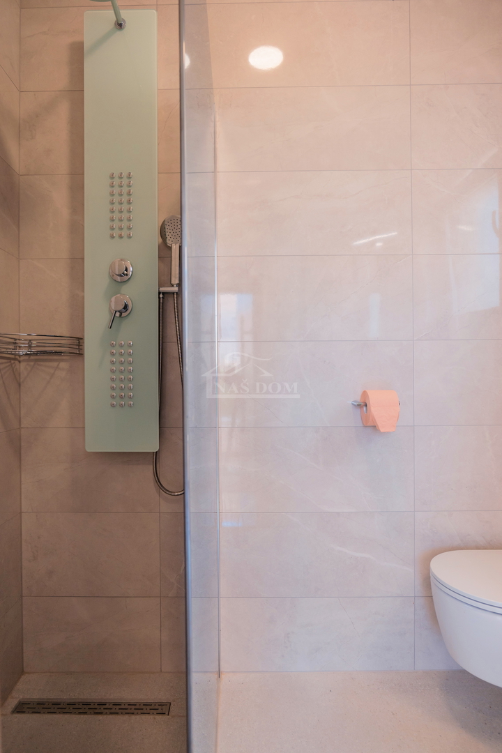 Vodice - appartamento confortevole ristrutturato al piano terra con giardino, a 300 m dalla spiaggia