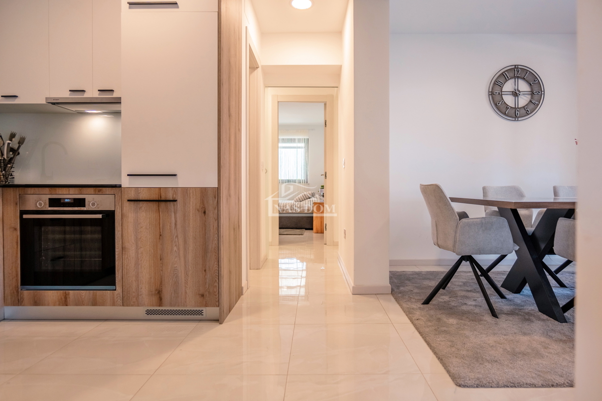 Vodice - appartamento confortevole ristrutturato al piano terra con giardino, a 300 m dalla spiaggia