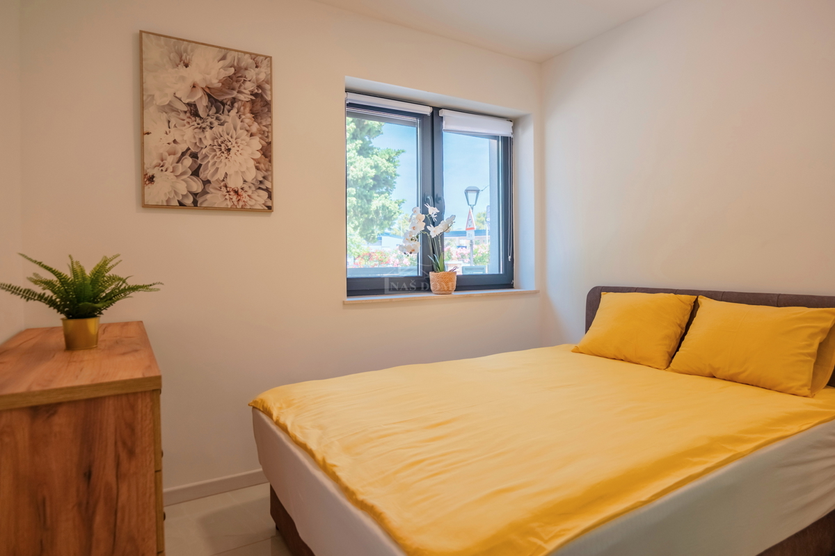 Vodice - appartamento confortevole ristrutturato al piano terra con giardino, a 300 m dalla spiaggia