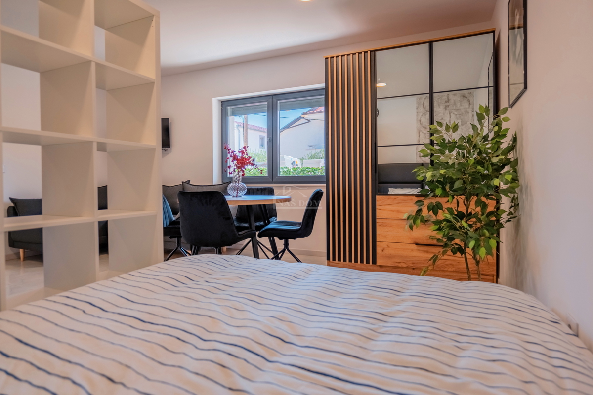 Vodice - appartamento confortevole ristrutturato al piano terra con giardino, a 300 m dalla spiaggia