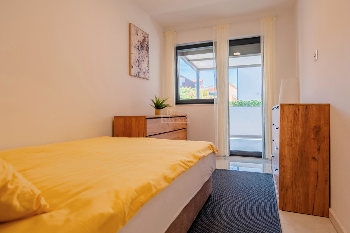 Vodice - appartamento confortevole ristrutturato al piano terra con giardino, a 300 m dalla spiaggia