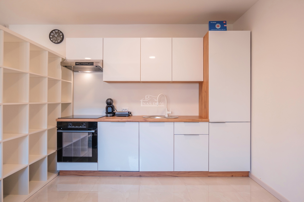 Vodice - appartamento confortevole ristrutturato al piano terra con giardino, a 300 m dalla spiaggia