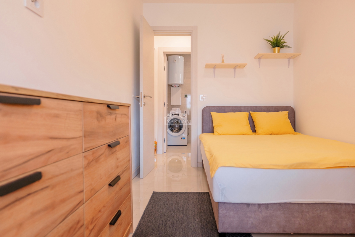 Vodice - appartamento confortevole ristrutturato al piano terra con giardino, a 300 m dalla spiaggia