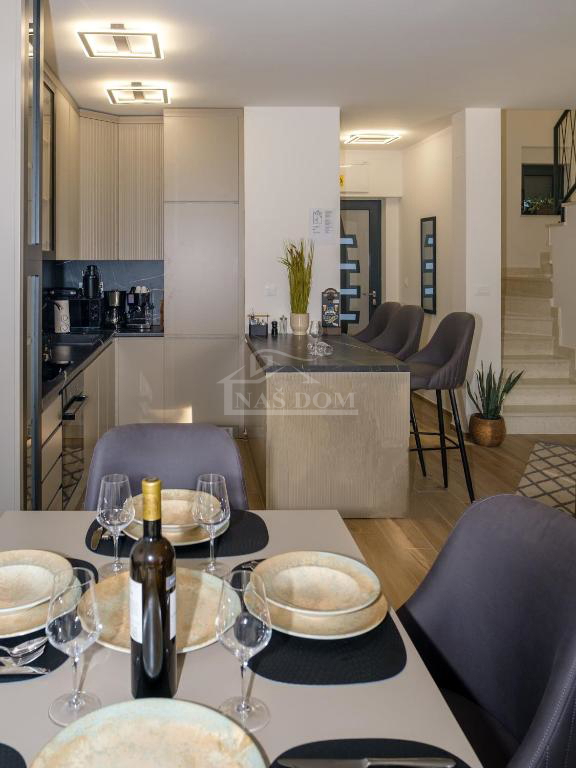 Vodice - **CENTRO** casa a schiera con piscina e terrazza panoramica, vista mare