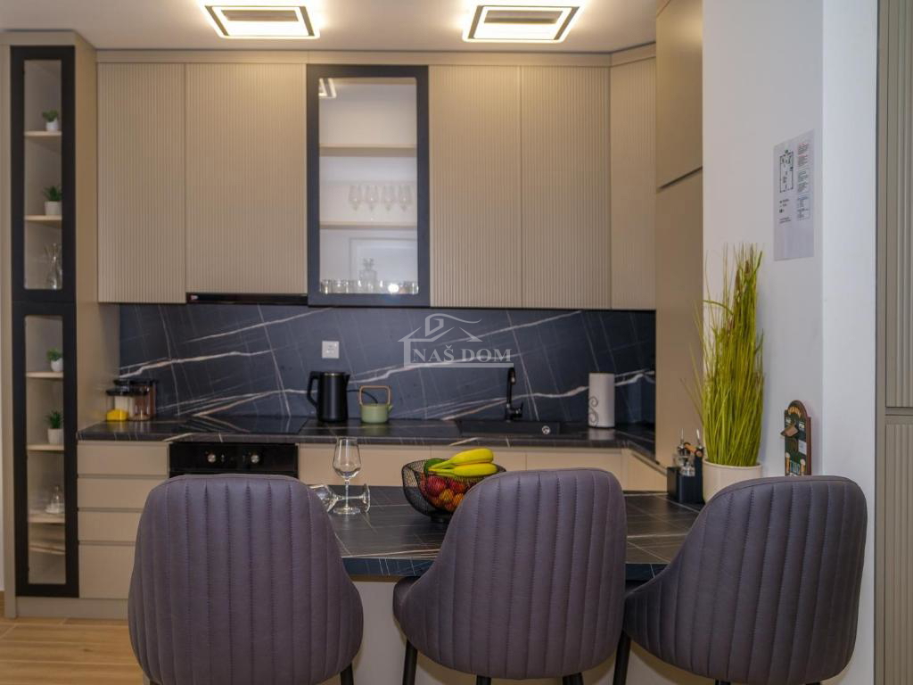 Vodice - **CENTRO** casa a schiera con piscina e terrazza panoramica, vista mare