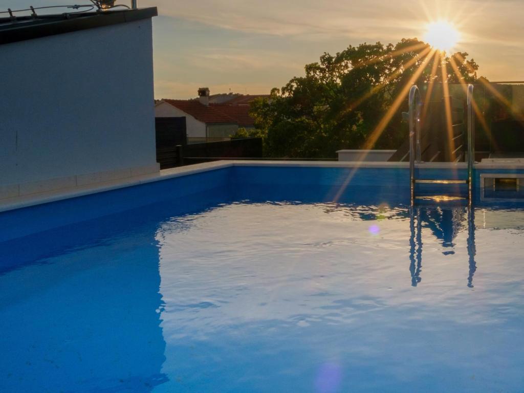 Vodice - **CENTRO** casa a schiera con piscina e terrazza panoramica, vista mare