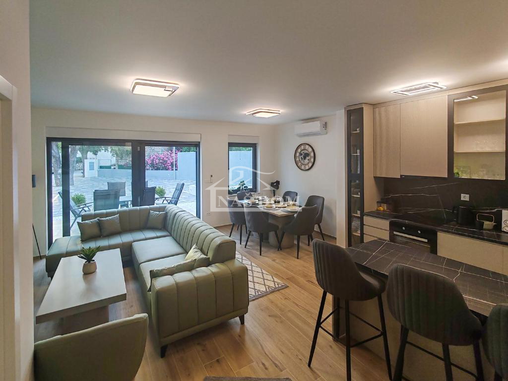 Vodice - **CENTRO** casa a schiera con piscina e terrazza panoramica, vista mare