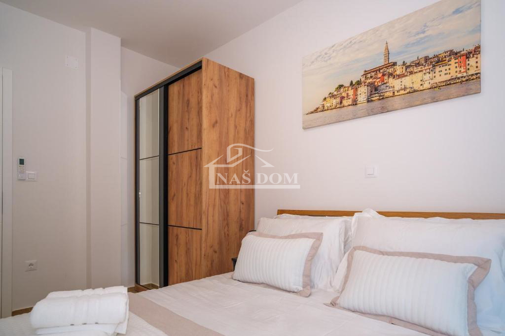 Vodice - **CENTRO** casa a schiera con piscina e terrazza panoramica, vista mare