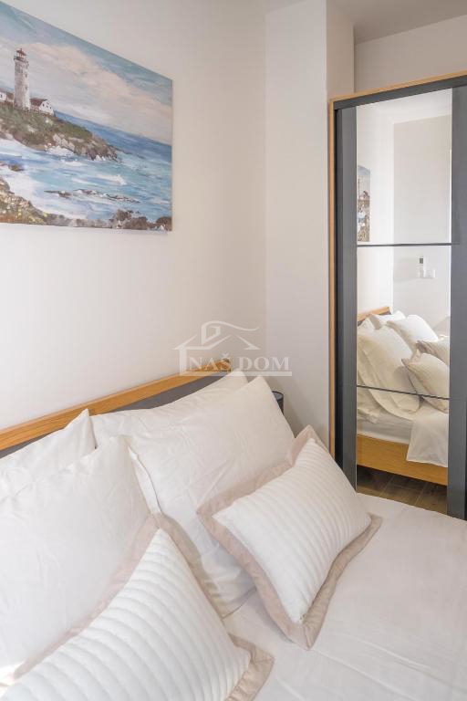 Vodice - **CENTRO** casa a schiera con piscina e terrazza panoramica, vista mare