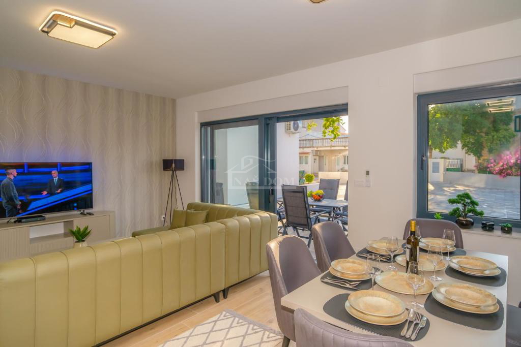 Vodice - **CENTRO** casa a schiera con piscina e terrazza panoramica, vista mare