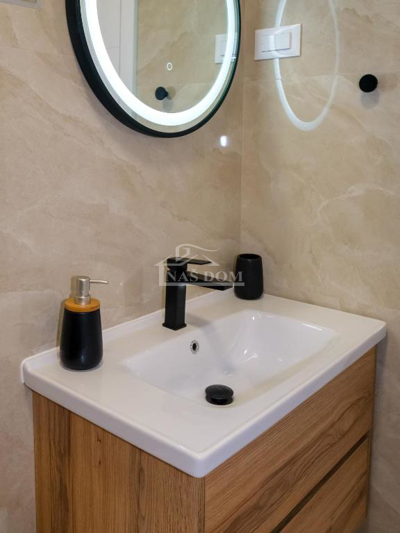 Vodice - **CENTRO** casa a schiera con piscina e terrazza panoramica, vista mare