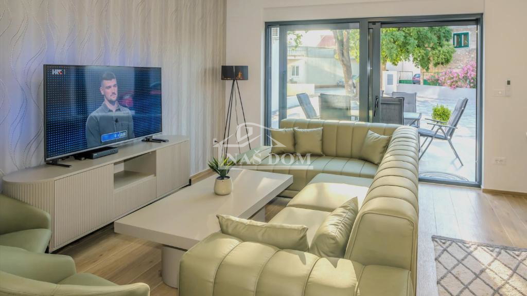 Vodice - **CENTRO** casa a schiera con piscina e terrazza panoramica, vista mare