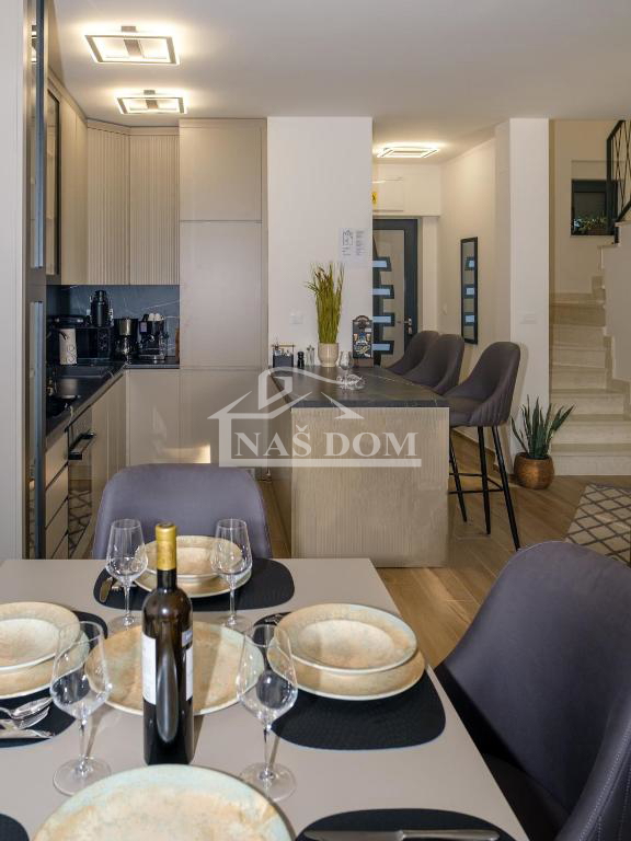 Vodice - **CENTRO** casa a schiera con piscina e terrazza panoramica, vista mare