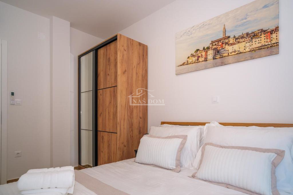 Vodice - **CENTRO** casa a schiera con piscina e terrazza panoramica, vista mare