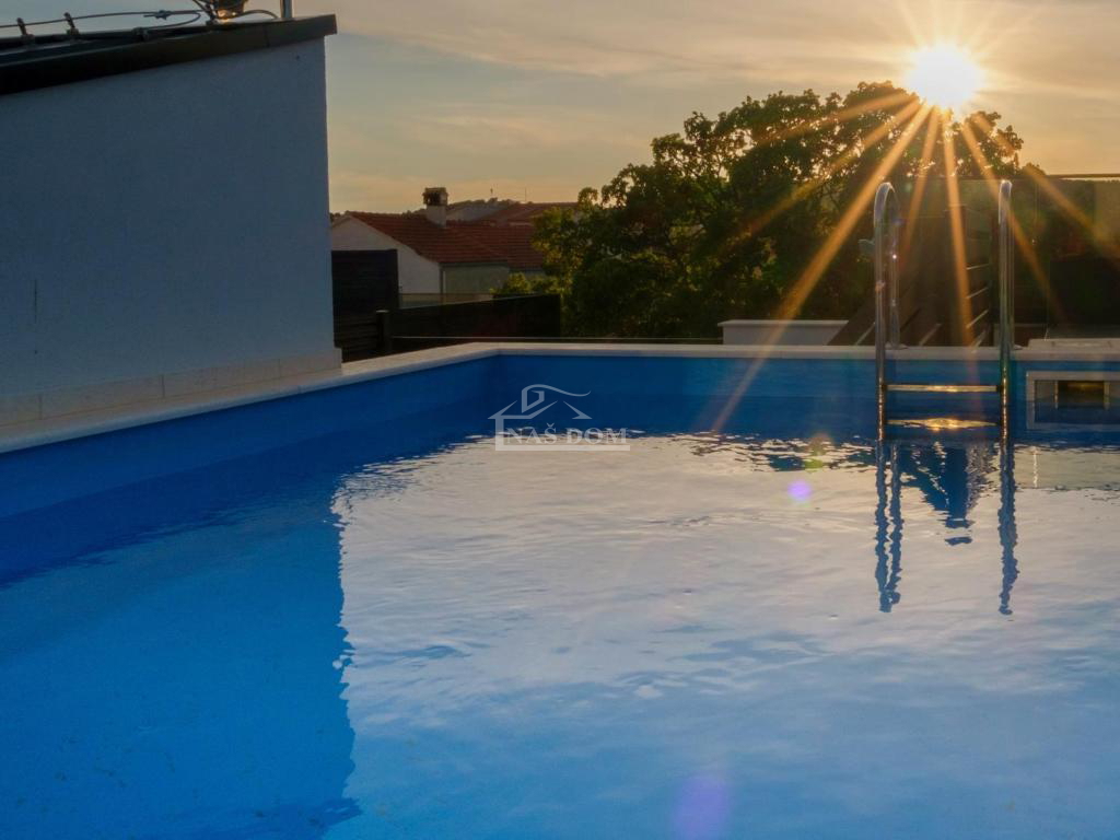 Vodice - **CENTRO** casa a schiera con piscina e terrazza panoramica, vista mare