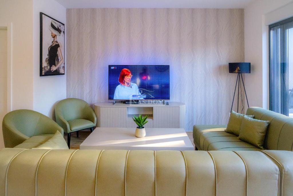 Vodice - **CENTRO** casa a schiera con piscina e terrazza panoramica, vista mare