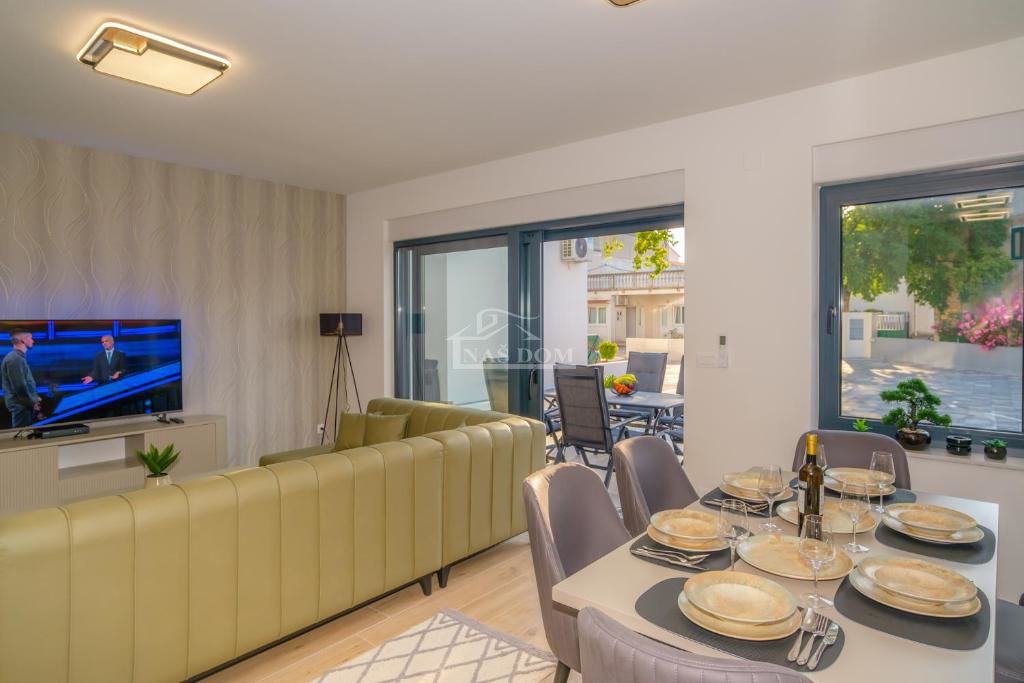 Vodice - **CENTRO** casa a schiera con piscina e terrazza panoramica, vista mare